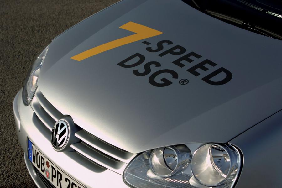  Volkswagen Golf 2004 года  (фото 2 из 170)